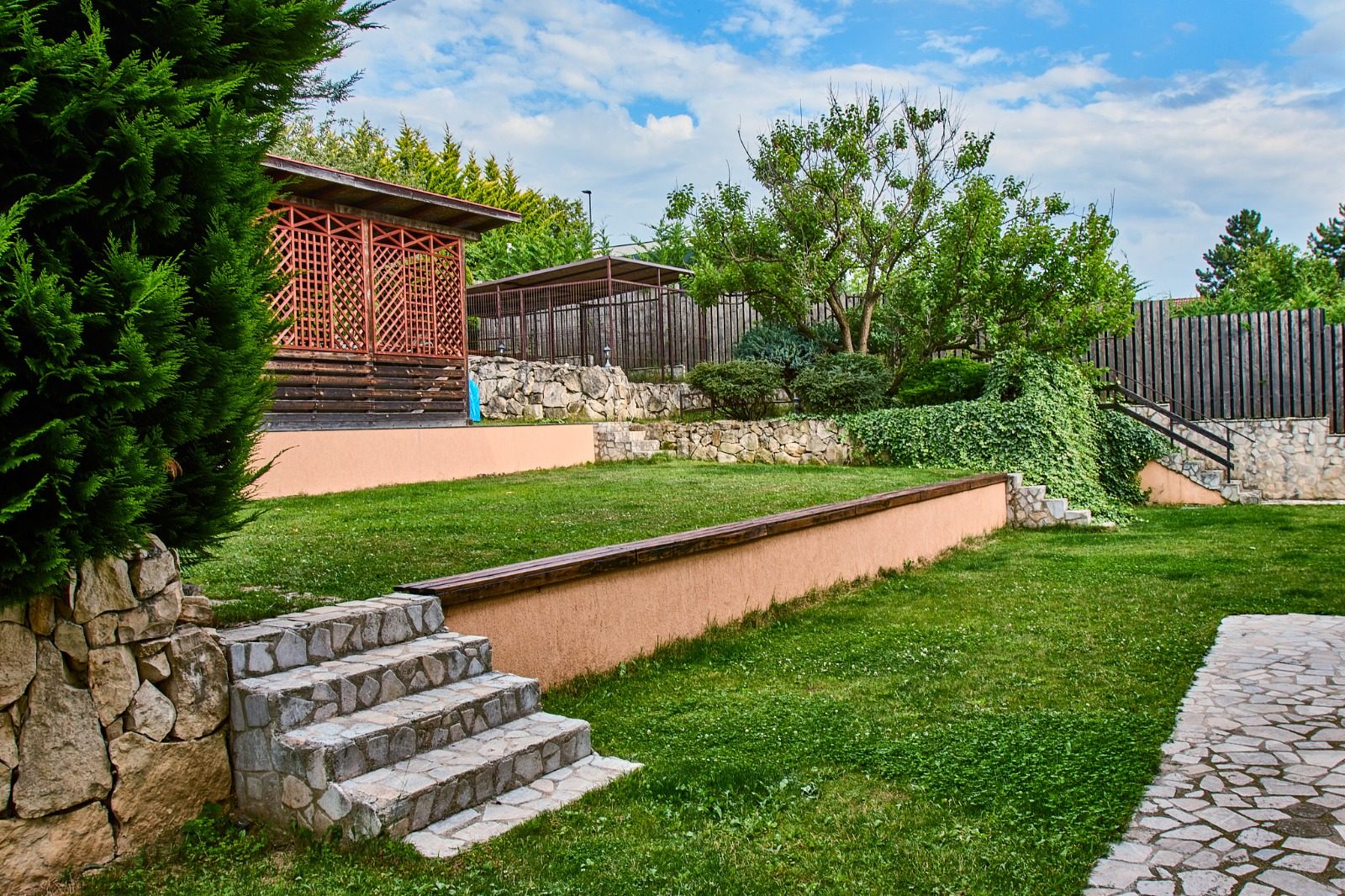 Grădina amenajată în terase