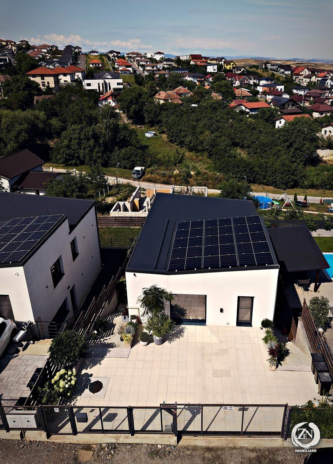 Casa Viorelelor văzută de sus, în Dezmir